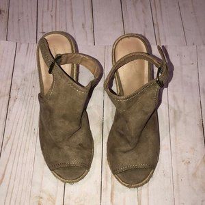 Universal thread tan open toe wedge sandal